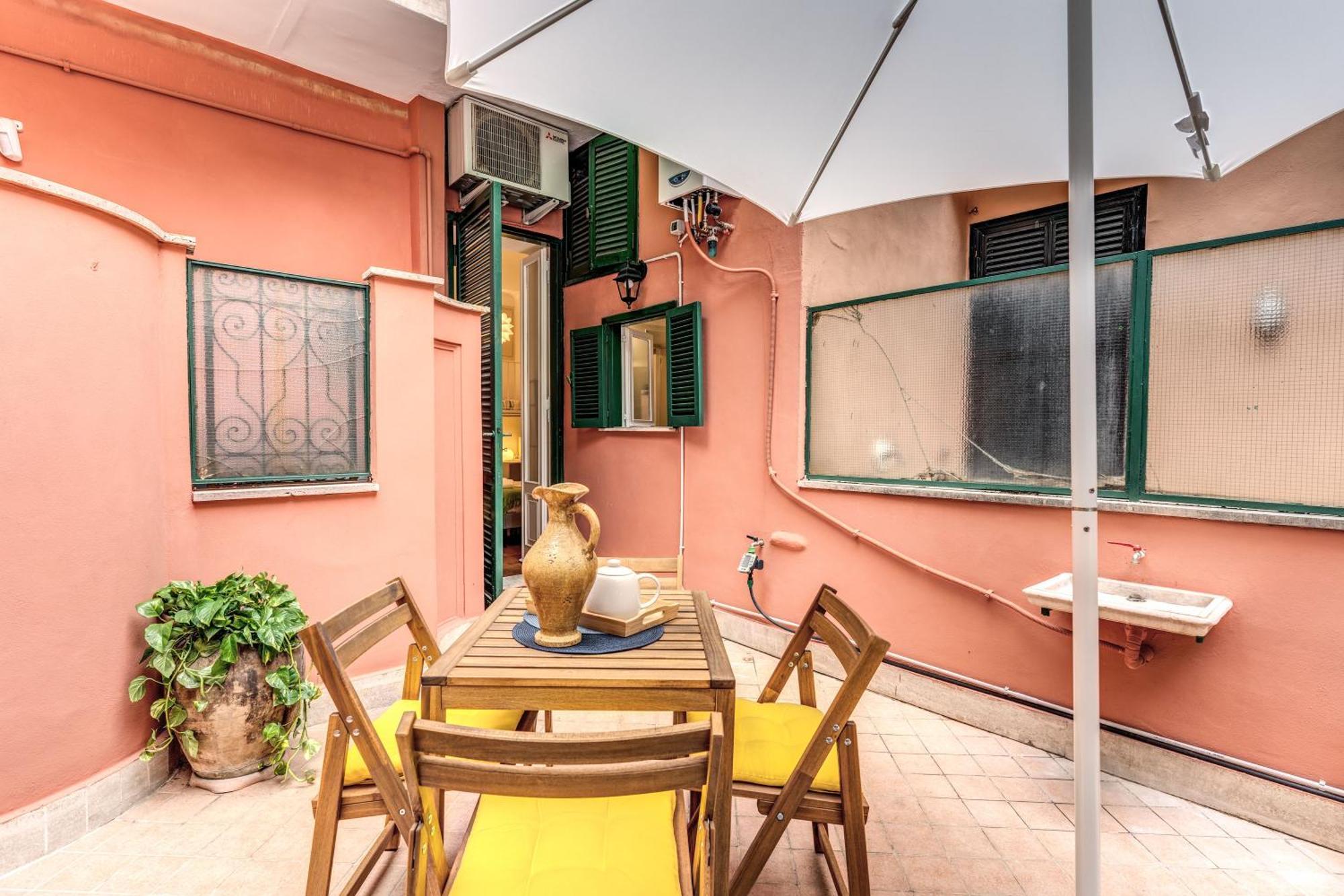 Elegant Apartment Behind The Colosseum Rzym Zewnętrze zdjęcie